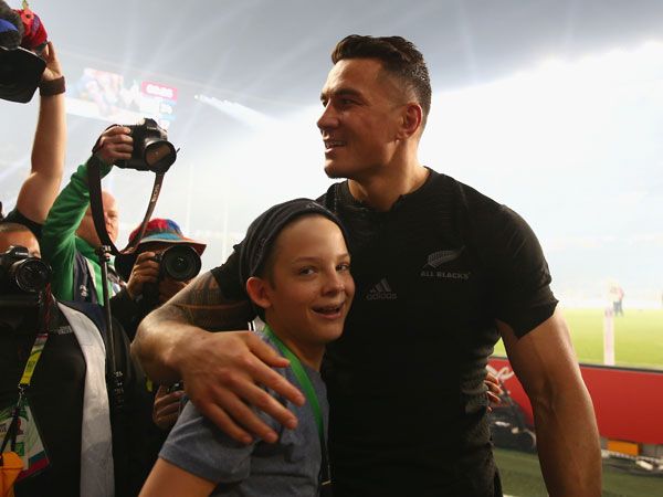 Sonny Bill Williams with the young fan. (Getty)