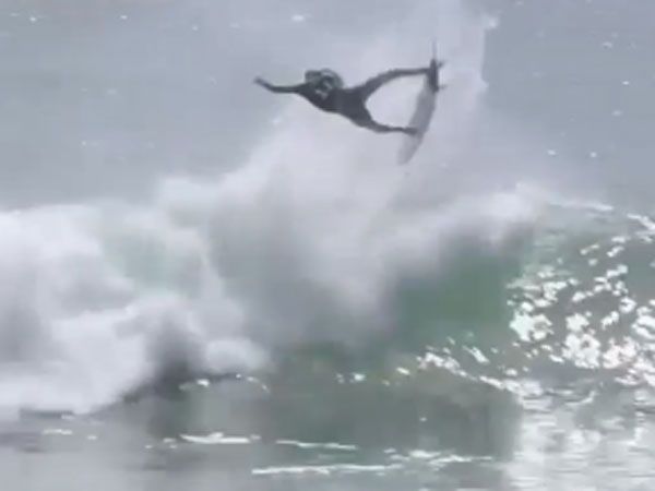 Slater pulls mind-blowing air move