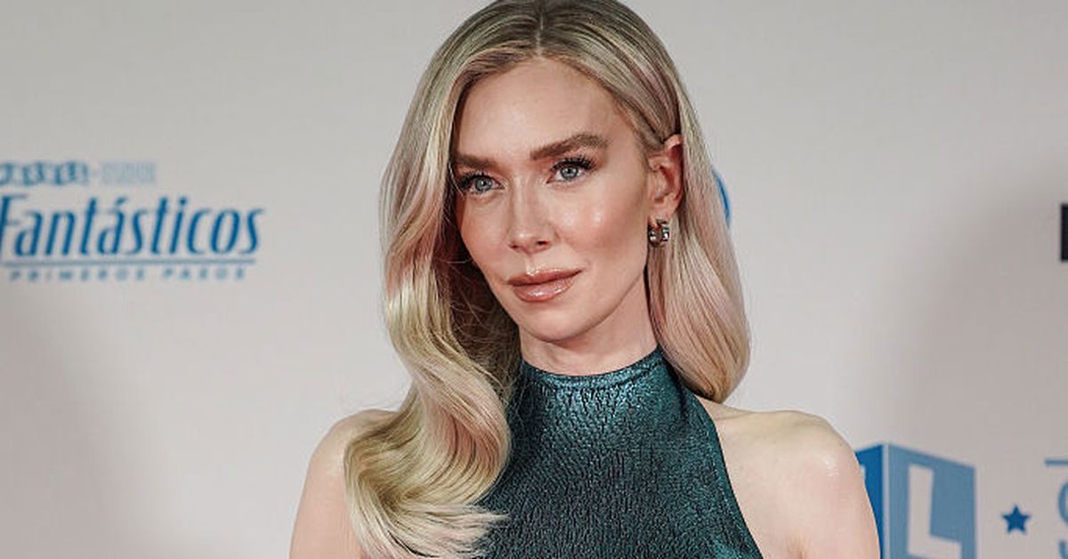 Actress debuts baby bump at Fantastic Four red carpet event