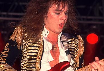 What model guitar is Yngwie Malmsteen's signature instrument?