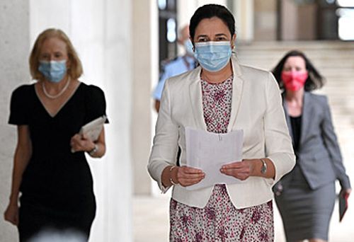 Jeannette Young, Annastacia Palaszczuk and Yvette D'Ath (Getty)