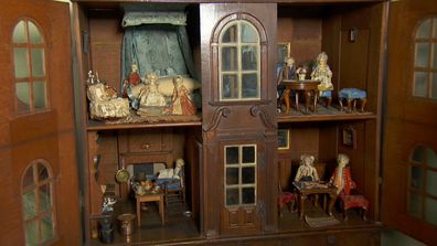Watch: Antiques Roadshow expert left gobsmacked by 'incredible' 300-year-old dolls' house worth six-figures