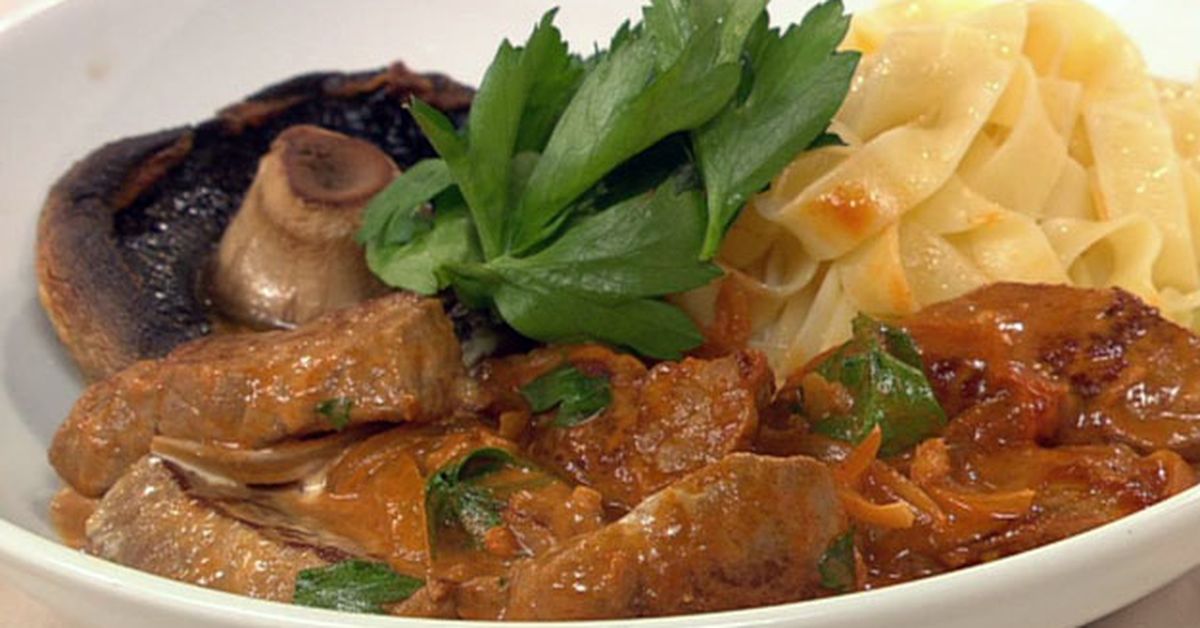 Veal stroganoff with buttered noodles - meal for one - 9Kitchen