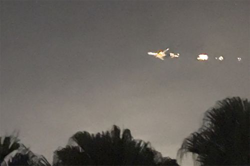 Un avion cargo ia foc