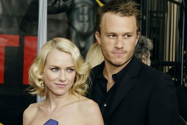 Actress Naomi Watts (L) and Actor Heath Ledger attend the 10th Annual Screen Actors Guild Awards at the Shrine Auditorium on February 22, 2004 in Los Angeles, California.