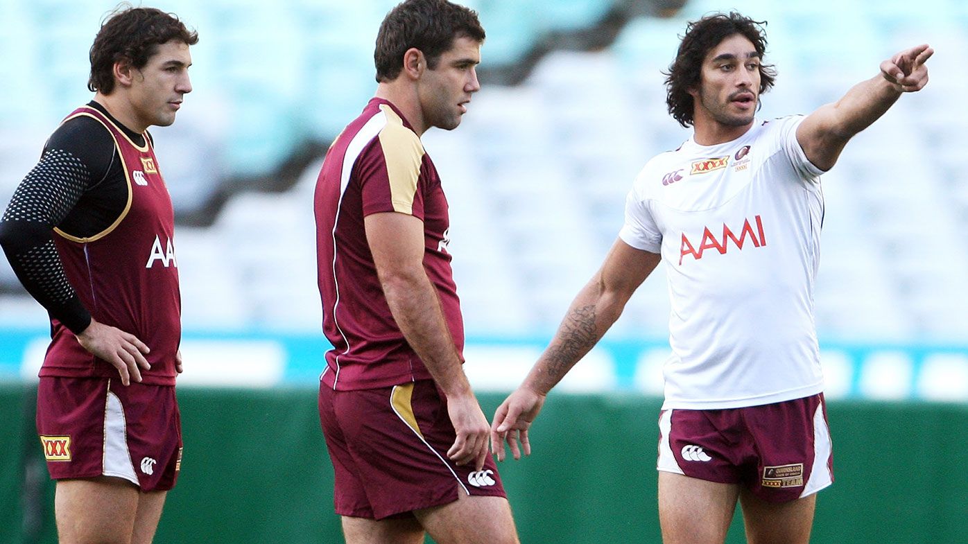  Billy Slater, Cameron Smith and Johnathan Thurston discuss tactics during a Queensland Maroons State of Origin training session at ANZ Stadium on June 23, 2009 in Sydney, Australia. (Photo by Mark Kolbe/Getty Images)