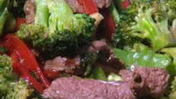 Stir-fry beef and vegetables with oyster sauce