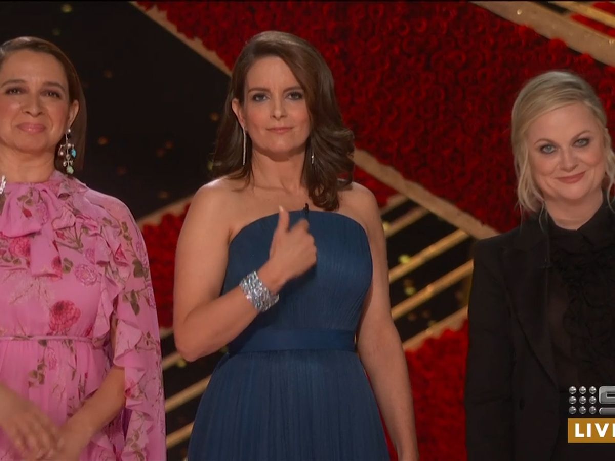 Tina Fey And Amy Poehler Will Be Back To Host The 2021 Golden Globes 9celebrity