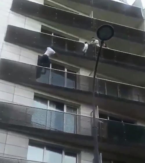 He used his bare hands to climb the balcony.