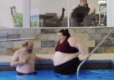 Amy and Tammy visit pool 1000lb sisters