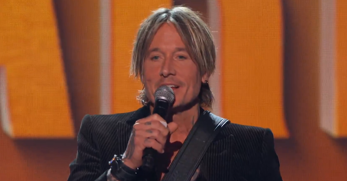 Keith Urban melts hearts with two-word shout out to wife Nicole Kidman while accepting ACM Award