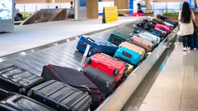 baggage conveyor belt airport