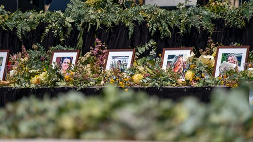 Hundreds of people have gathered to remember the 10 people killed in the NSW Hunter Valley wedding bus crash in June.