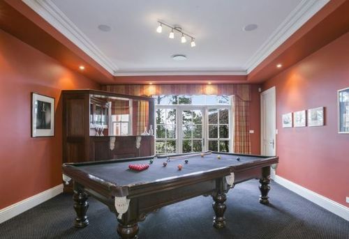 The billiards room is a classic touch. (Stayz.com.au)