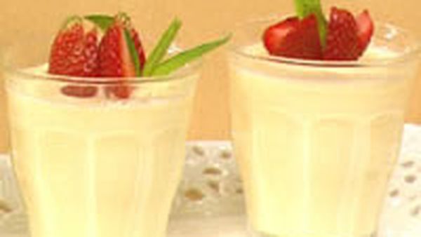Lemon creams with strawberries