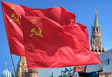 When did the Soviet Union adopt the Hammer and Sickle as its national flag?