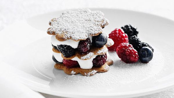 Berries and elderflower yoghurt sandwiches