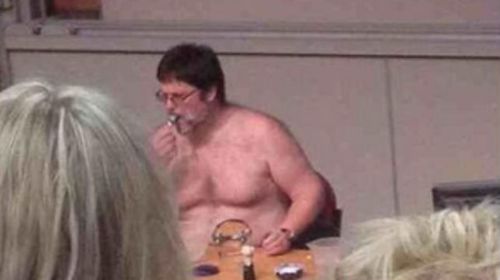 Professor strips down to his undies during lecture
