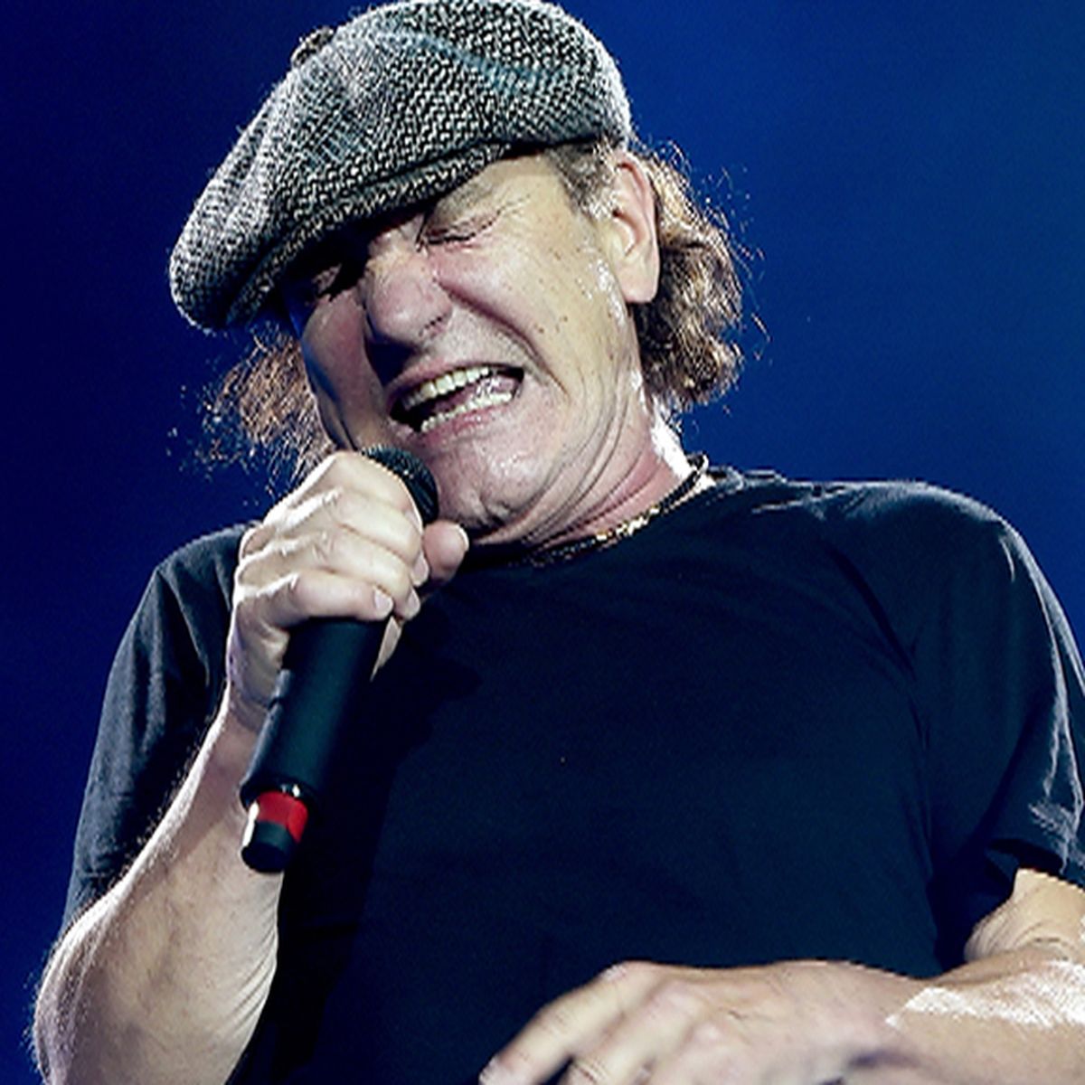 Tage af forfatter rive ned AC/DC halt tour after singer Brian Johnson told he risks deafness