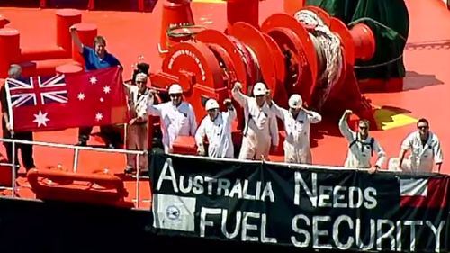 Crew of Melbourne-based oil tanker take their protest to Port Phillip Bay