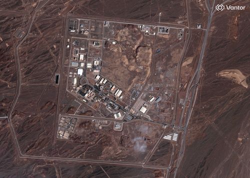 In questa immagine satellitare fornita da Vantor c'è una vista dell'impianto nucleare di Natanz danneggiato lunedì 2 marzo 2026 in Iran.  