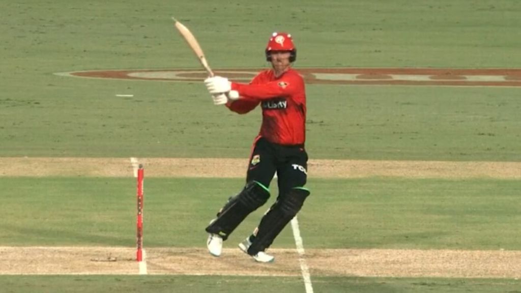 'Spooky' error sees Nic Maddinson recalled to crease in Big Bash blunder