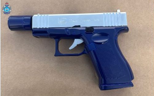 La polizia di WA sequestra un accendino a forma di pistola all'uomo