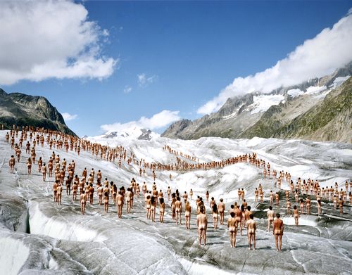 Working in collaboration with Greenpeace, Spencer Tunick photographed hundreds of naked people on the Aletsch Glacier in the Swiss Alps to warn about the dangers of global warming.