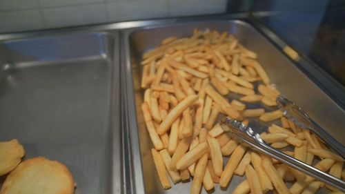 A Melbourne council is proposing a ban on deep fryers across its facilities in a bid to push healthy eating. The Greater Dandenong City Council in Victoria's south-east is proposing a switch to air fryers to fall in line with the Victorian government's health regulations.