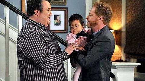 Spoiler alert! Which Modern Family clan is having another baby?