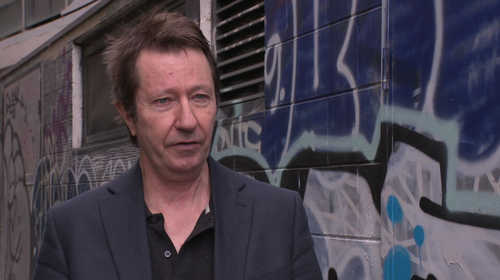 O prefeito de Yarra, Stephen Jolly, disse que o conselho apoiava o conceito de serviços de injeção supervisionados, mas acreditava que as instalações eram inadequadas. "o pior lugar possível".