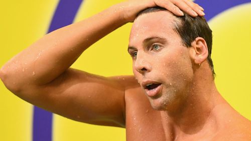 Swimmer Grant Hackett issues apology after plane drama