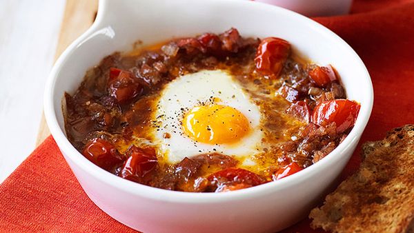Baked egg with spicy tomato, bacon and onion