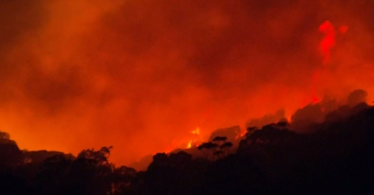 Fears homes may have been lost as bushfires rage in South Australia