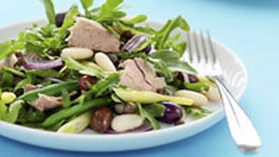 <a href="http://kitchen.nine.com.au/2016/05/17/13/22/tuna-and-bean-salad" target="_top">Tuna and bean salad</a> recipe
