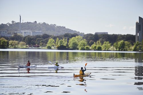 CANBERRA, AUSTRALIA - OCTOBER 08: Kayakers on Lake Burley Griffin on October 08, 2021 in Canberra, Australia. Lockdown restrictions remain in place for Canberra, with residents subject to stay-at-home orders as the ACT continues to record new local COVID-19 cases. The current lockdown restrictions are due to remain in place until Friday 15 October 2021. (Photo by Rohan Thomson/Getty Images)
