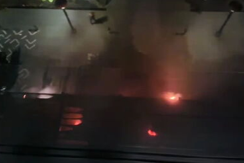 A polícia está pedindo informações após uma série de incêndios suspeitos em vários locais de hospitalidade de Melbourne.