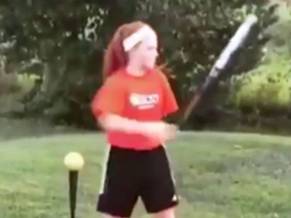 One-armed softball player pulls off amazing bat trick