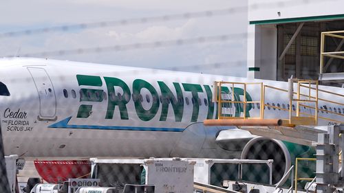 O avião da Frontier Airlines envolvido permaneceu no aeroporto de Denver.