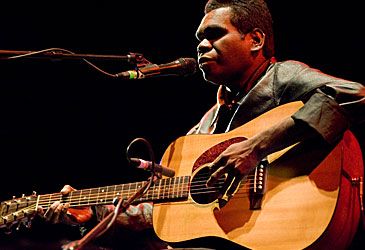 Gurrumul Yunupingu predominantly sang in which family of Indigenous languages?