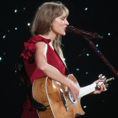 Taylor Swift asks fans not to 'defend' her against exes ahead of the 'Speak  Now' re-recording