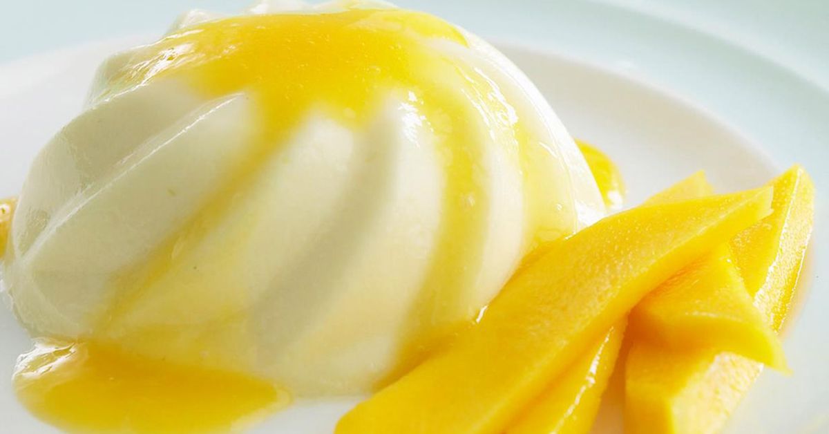 Coconut panna cotta with mango rum coulis - 9Kitchen