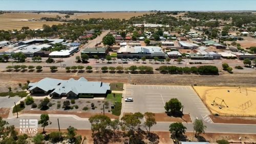 T﻿he council of a small Western Australian town are offering $1 million and a free house lease to any doctor willing to work in the regional town.