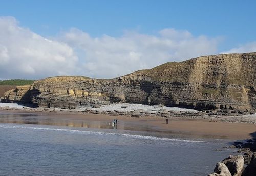 Mr Thomas's body was found at the bottom of the clifftop car park in Southerndown near Brigend.