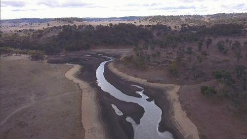 191008 NSW drought 20km pipeline water pumping solution Guyra News Australia