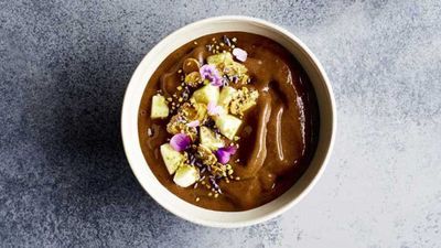 <strong>Carob and almond brownie smoothie bowl</strong>