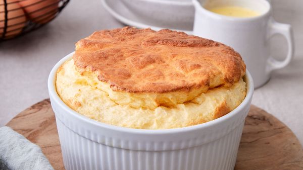 Goat&#x27;s cheese souffle with cheesy sauce