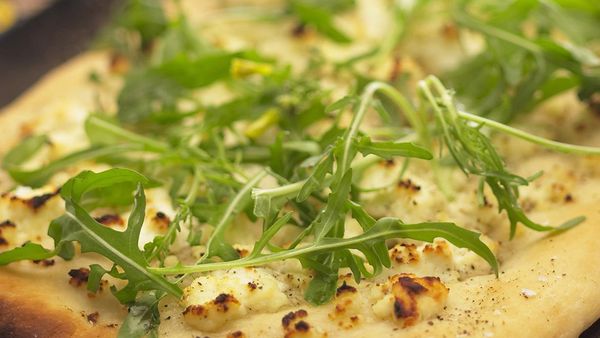 Ricotta, goat's cheese and rocket pizza