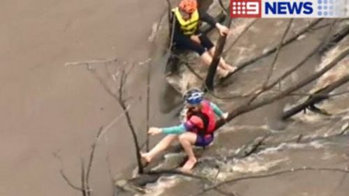 Two female kayakers had to be rescued from the Yarra River at Warrandyte. (9NEWS)