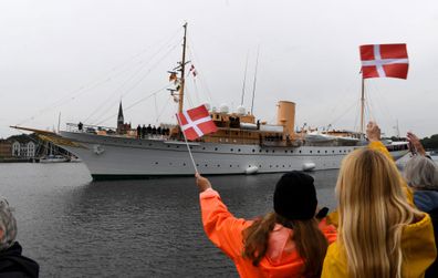 The royal yacht "Dannebrog" of Denmark's queen Margrethe II. leaves. This concludes her four-day visit to Schleswig-Holstein. 06 September 2019, Schleswig-Holstein, Flensburg 
